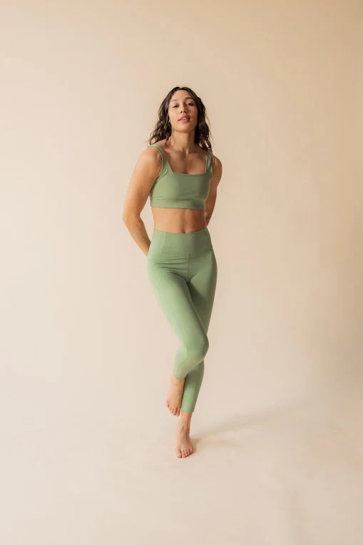 23.5" High Rise Classic Compressive Pocket Leggings in Mantis Green - Image 3