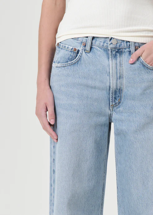 AGOLDE Low Curve Jeans in Force Blue - Image 6