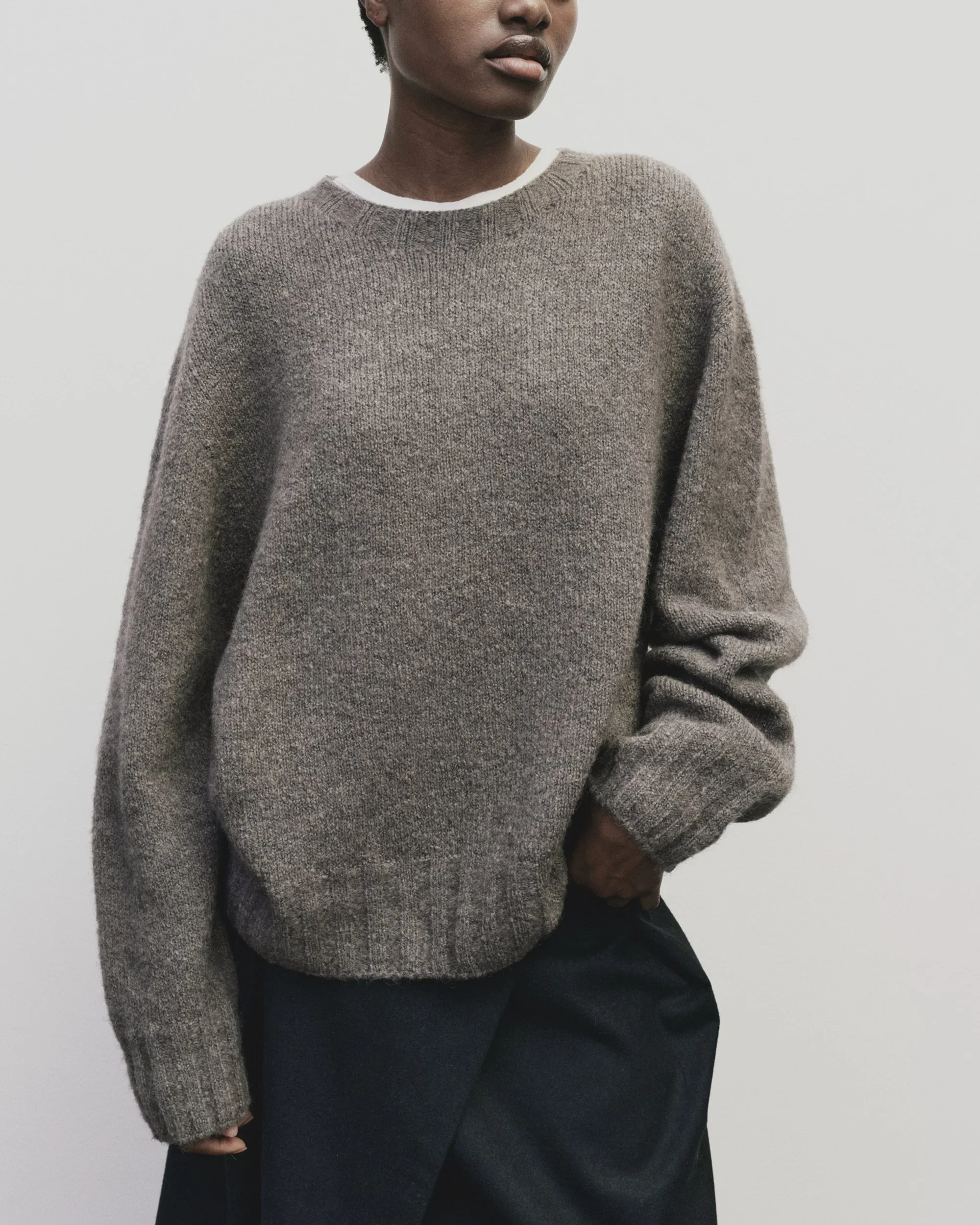 ALPACA BLEND WHOLEGARMENT KNIT SWEATER IN GREY - Image 7