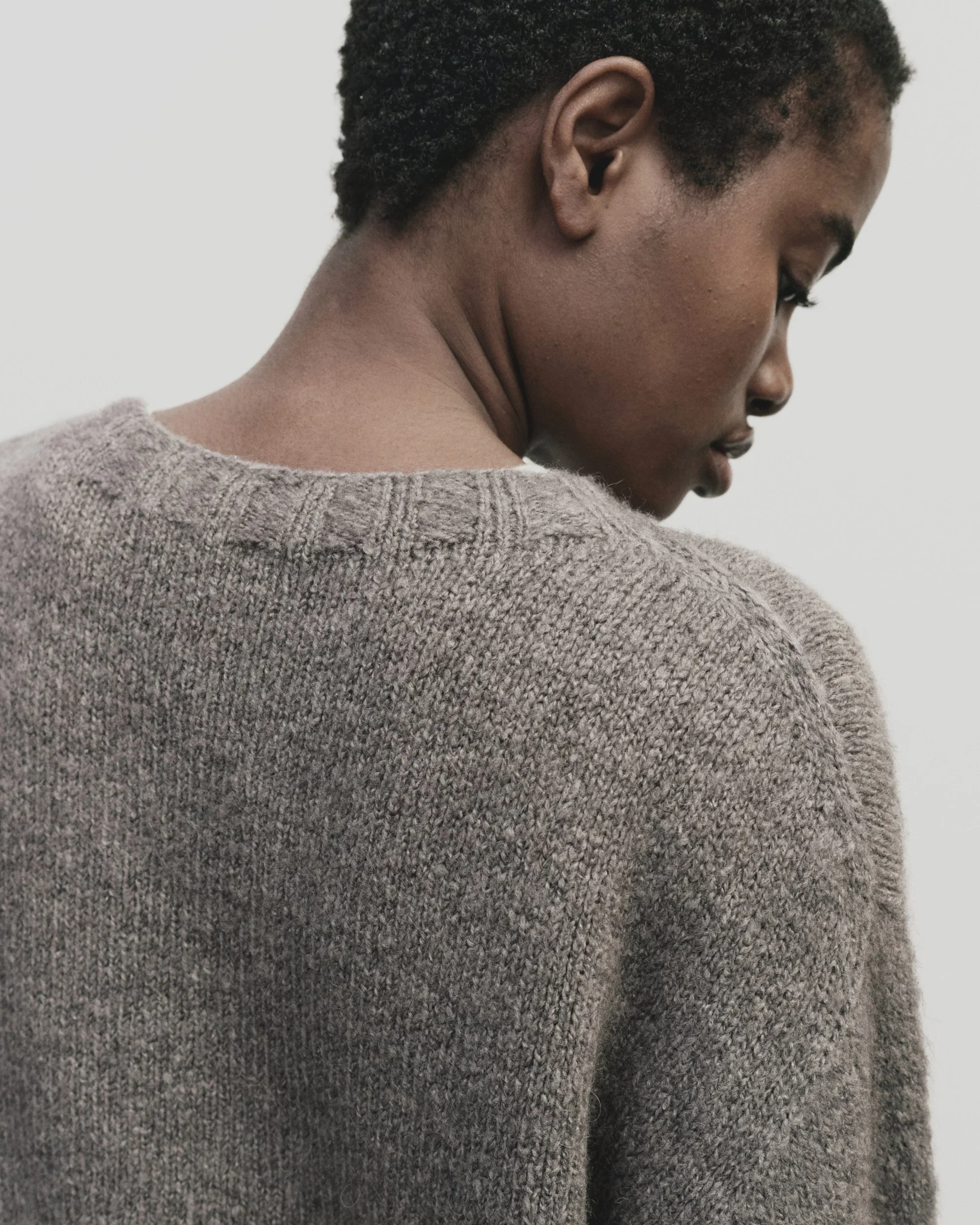 ALPACA BLEND WHOLEGARMENT KNIT SWEATER IN GREY - Image 8