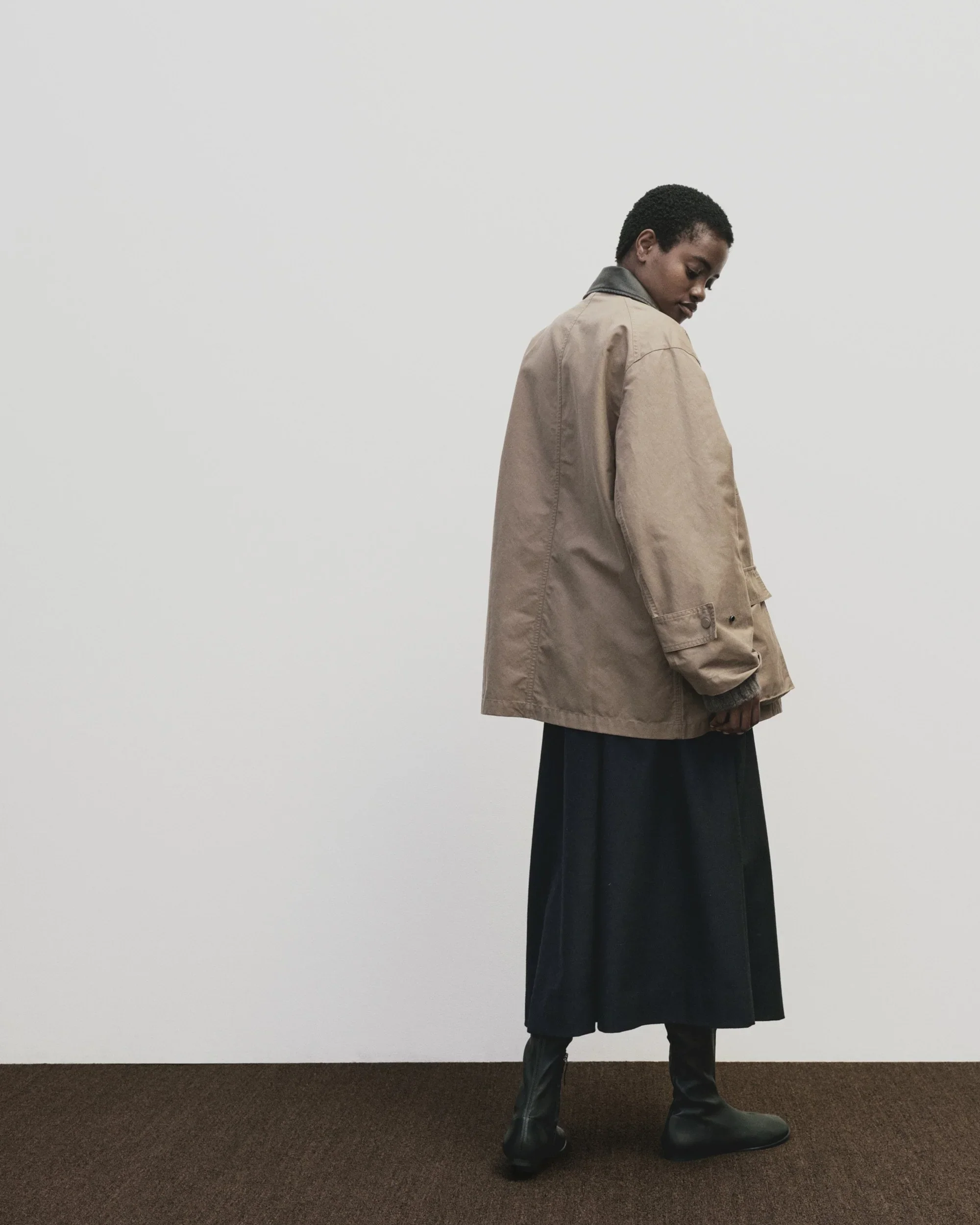 CONTRAST COLLAR WORK JACKET IN DARK BEIGE - Image 3