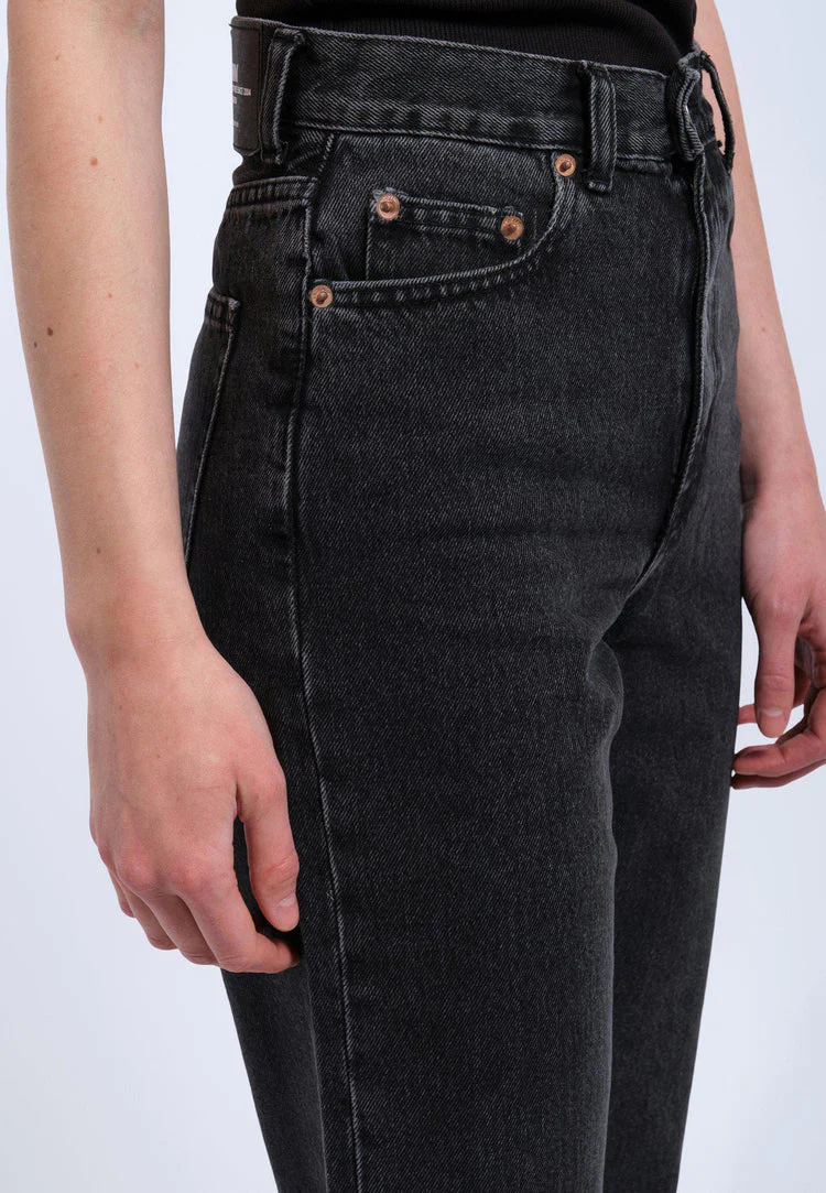 Echo Jeans in Tar Retro Black - Image 3