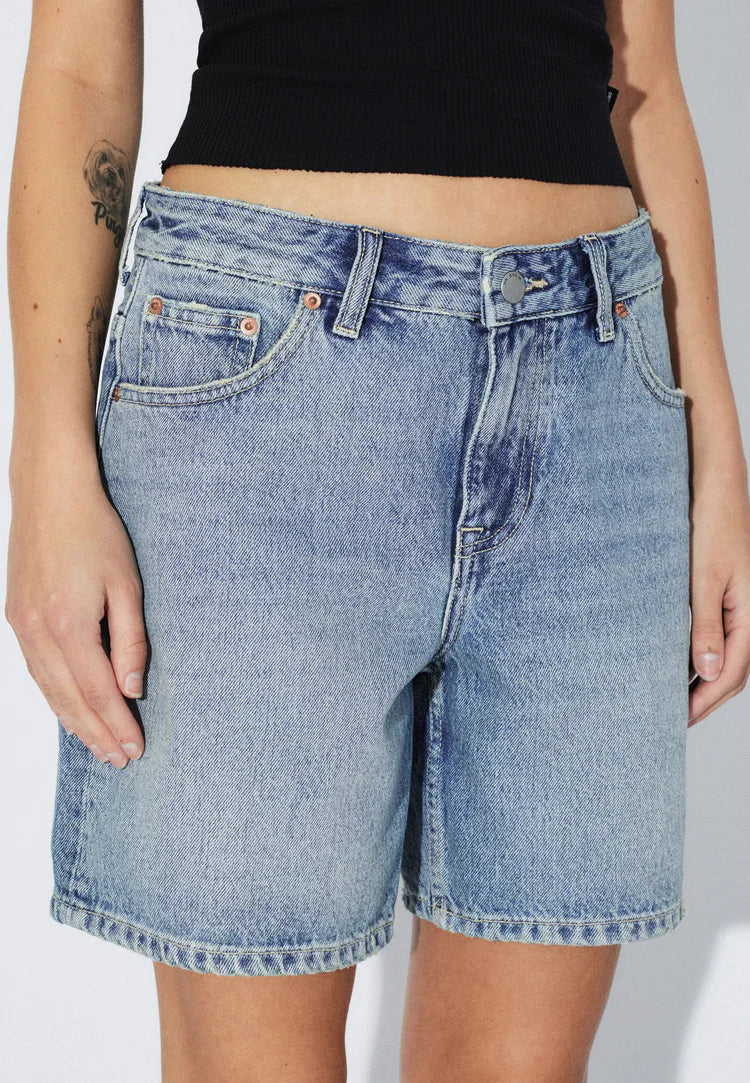 Hill Denim Shorts in Drift Light Used - Image 5