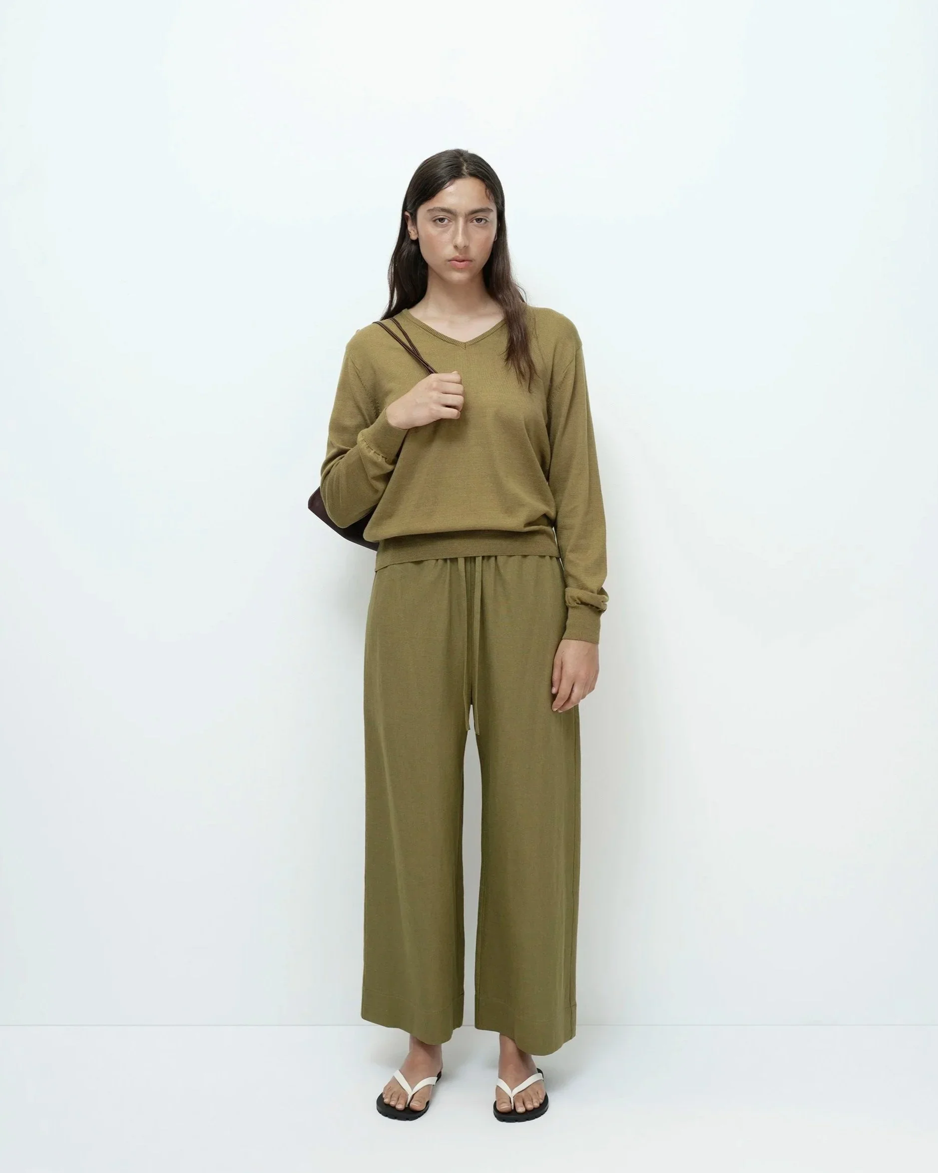LINEN BLEND CROPPED PANTS - OLIVE GREEN