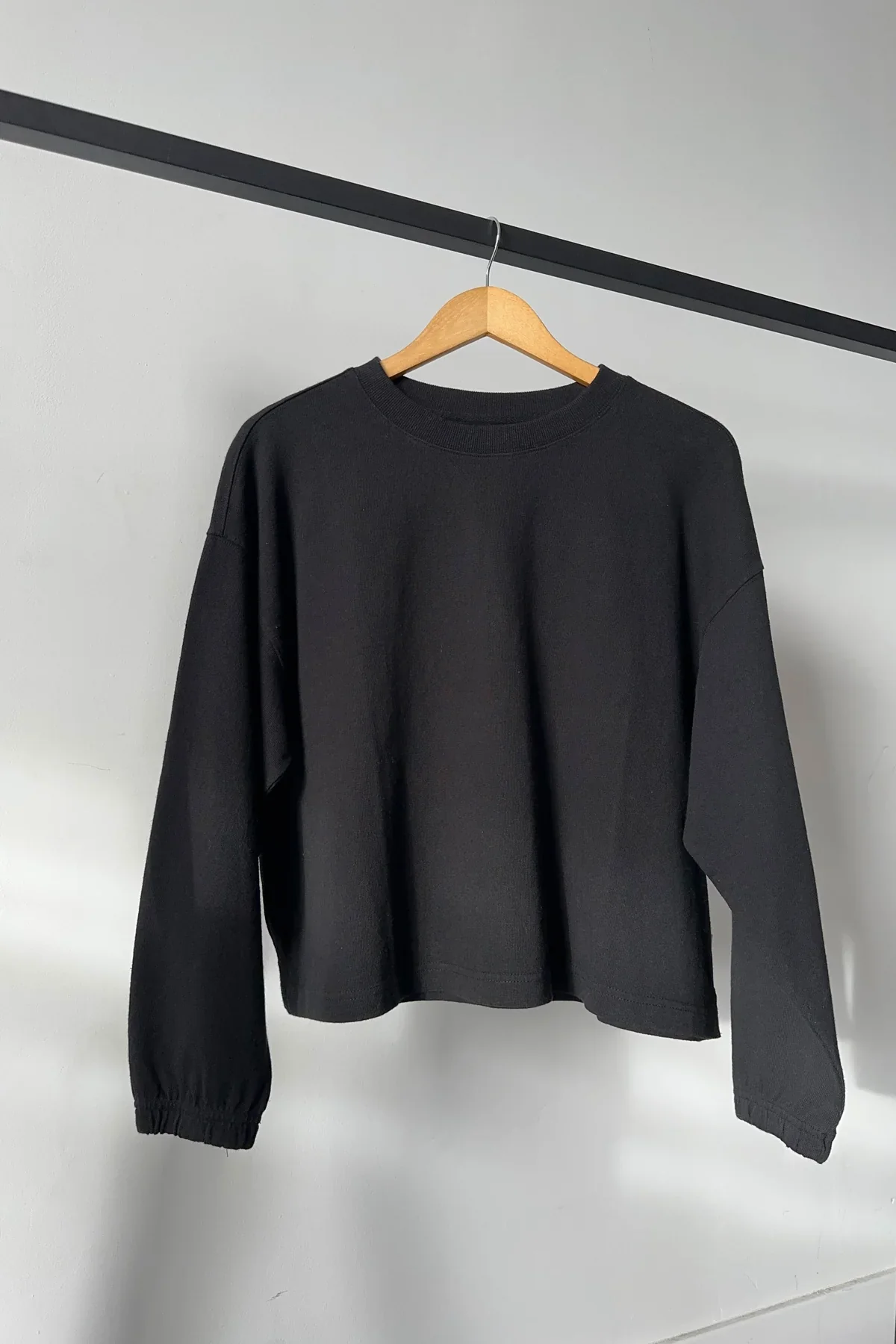 Naturelle Tee in Black - Image 3