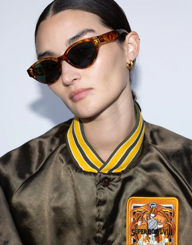 Notting Hill Sunglasses in Vintage Turtle Moss - Image 2