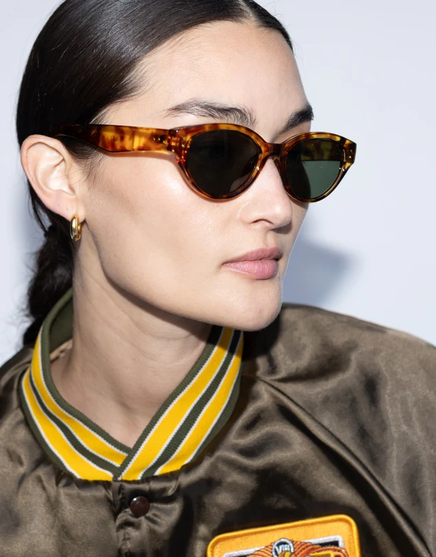 Notting Hill Sunglasses in Vintage Turtle Moss - Image 4