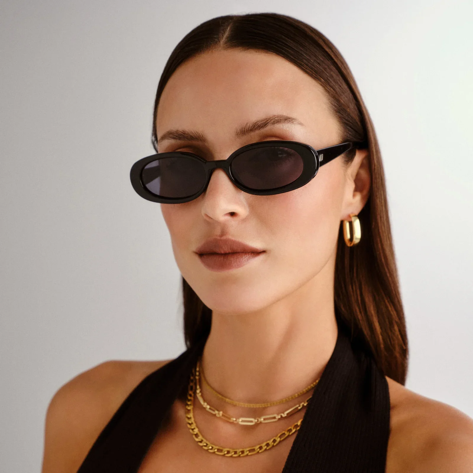 OUTTA LOVE SUNGLASSES IN BLACK - Image 4