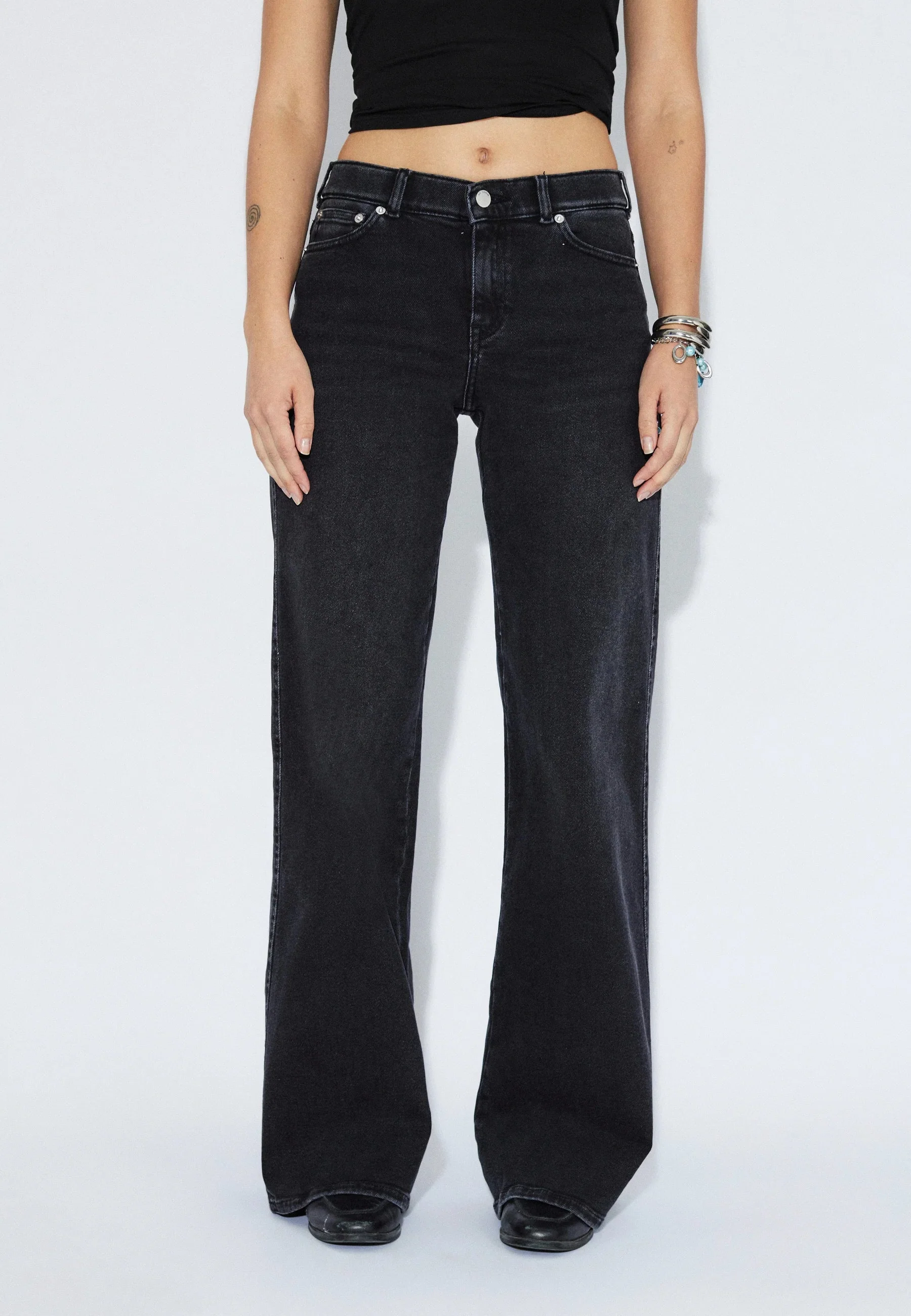 Zila Jeans in Black Mist - Image 2